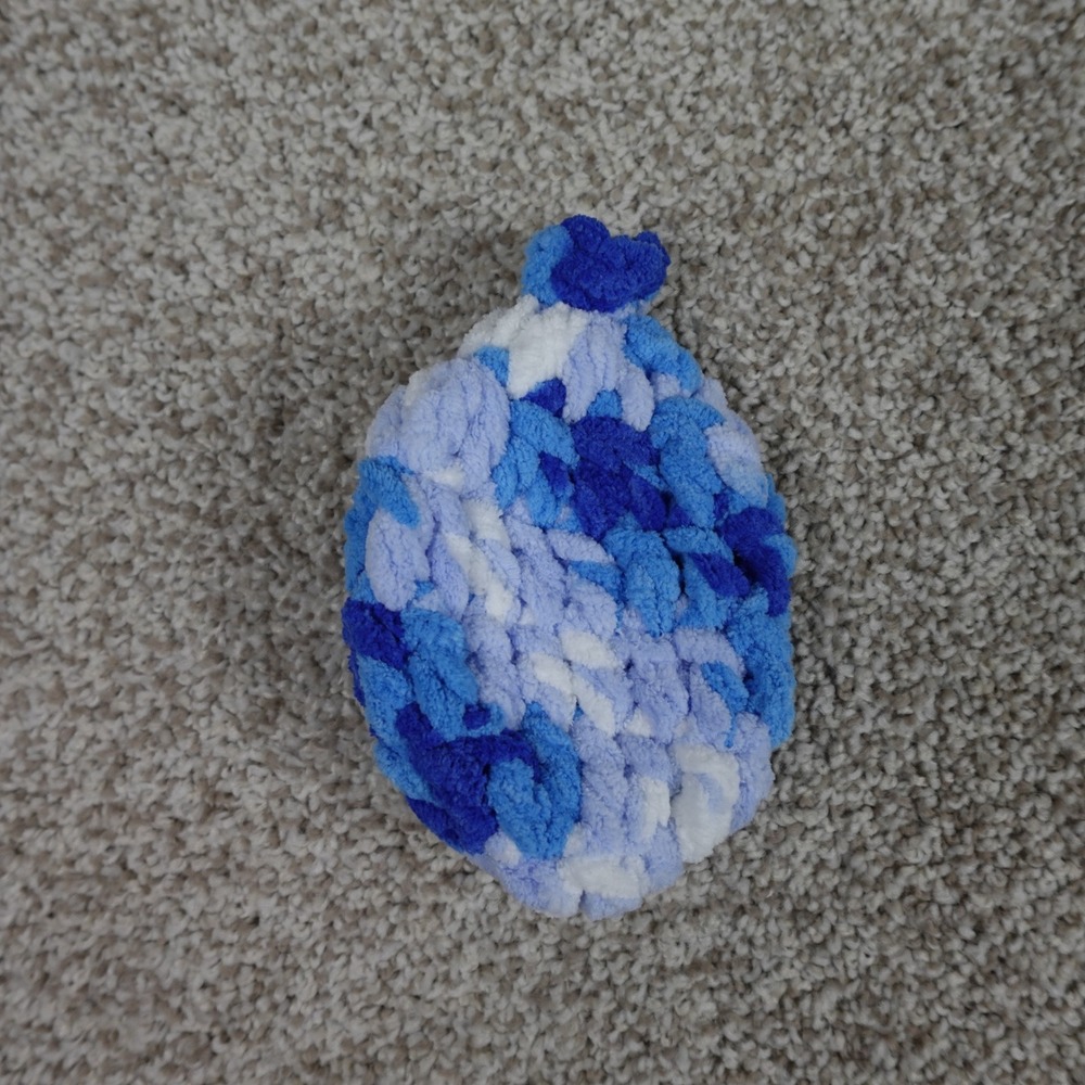 Set of 4 Reusable Crochet Water Balloons Blue White Variegated Handmade Kids Toy - Picture 2 of 4